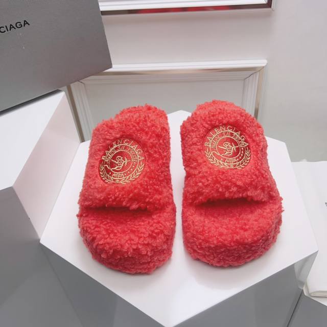巴黎世家毛毛拖 薄底款工厂直 ，男款10，码数35-45 厚底款工厂直 ，码数35-41